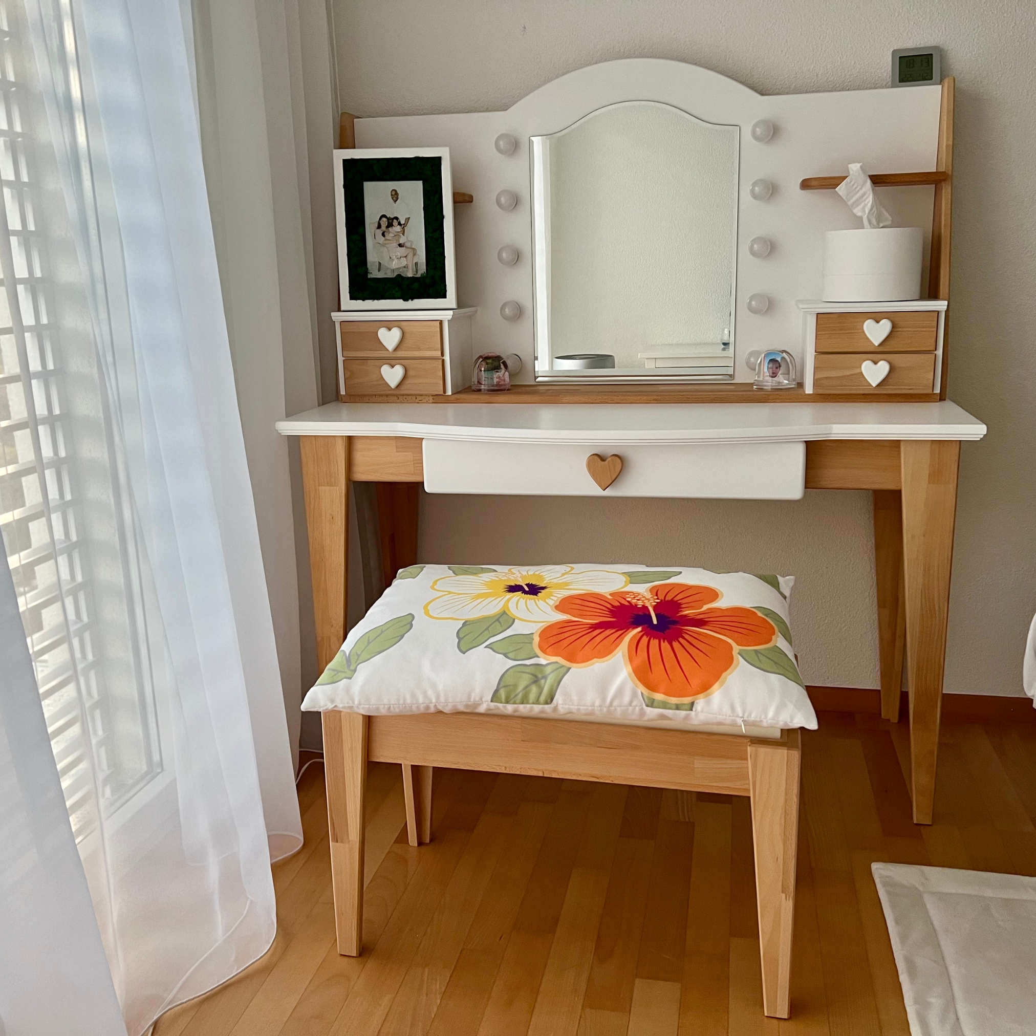 Large Vanity desk with mirror and lights